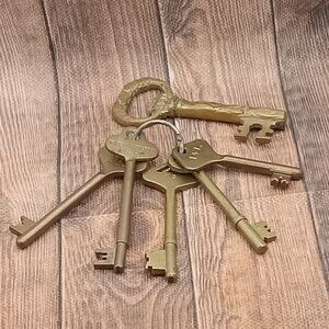 Vintage Brass Skeleton Keys 6 Pc Assorted Styles Lot Decor